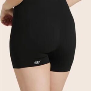 SET active High-Waist Bike Shorts
